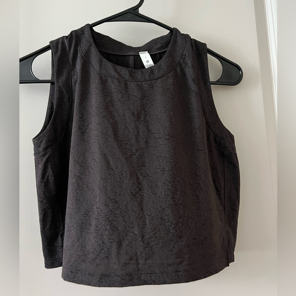 Lululemon - Size 0 - Black textured sleeveless muscle tee